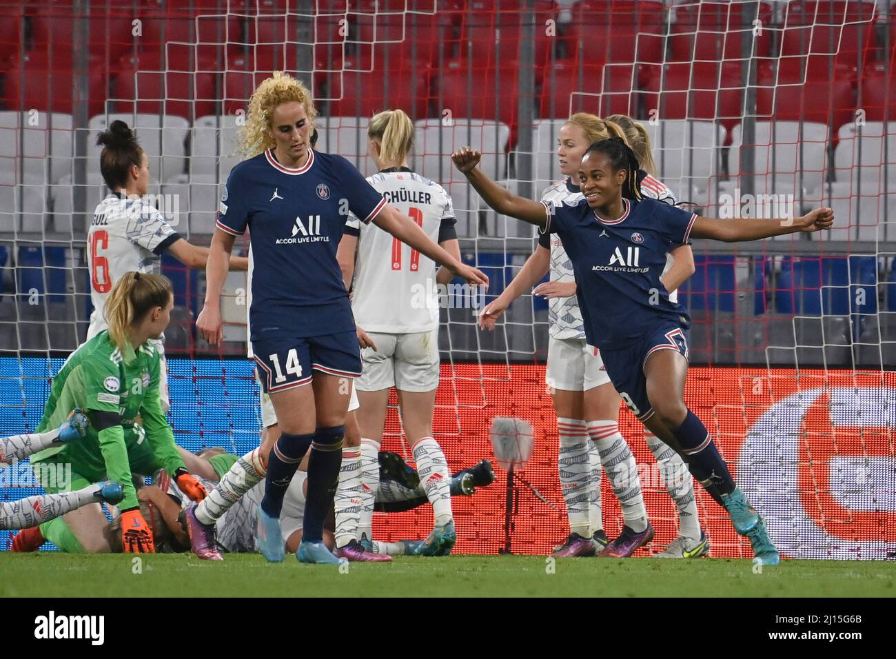 Goaljubel Marie Antoinette KATOTO (RE, PSG) nach dem Tor zu 0-2, Jubel, Freude, Begeisterung, Aktion. FC Bayern München - Paris Saint-Germain 1-2 Fußball Champions League der Frauen, Viertelfinale am 22.. März 2022, Fußballarena München. DIE DFL-VORSCHRIFTEN VERBIETEN DIE VERWENDUNG VON FOTOS ALS BILDSEQUENZEN UND/ODER QUASI-VIDEO. Stockfoto