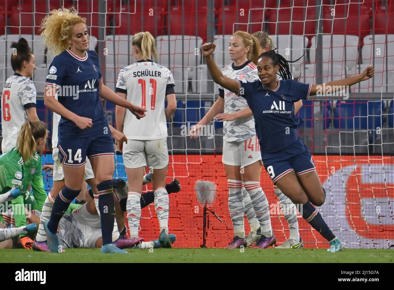 Goaljubel Marie Antoinette KATOTO (RE, PSG) nach dem Tor zu 0-2, Jubel, Freude, Begeisterung, Aktion. FC Bayern München - Paris Saint-Germain 1-2 Fußball Champions League der Frauen, Viertelfinale am 22.. März 2022, Fußballarena München. DIE DFL-VORSCHRIFTEN VERBIETEN DIE VERWENDUNG VON FOTOS ALS BILDSEQUENZEN UND/ODER QUASI-VIDEO. Stockfoto