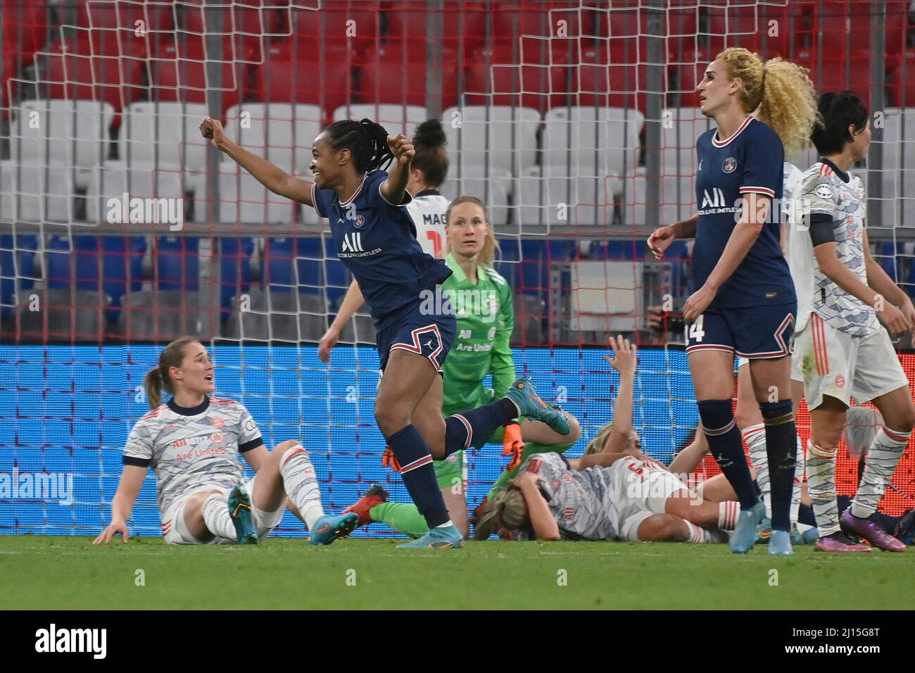 Goaljubel Marie Antoinette KATOTO (PSG) nach dem Tor zu 0-2, Jubel, Freude, Begeisterung, Aktion. FC Bayern München - Paris Saint-Germain 1-2 Fußball Champions League der Frauen, Viertelfinale am 22.. März 2022, Fußballarena München. DIE DFL-VORSCHRIFTEN VERBIETEN DIE VERWENDUNG VON FOTOS ALS BILDSEQUENZEN UND/ODER QUASI-VIDEO. Stockfoto
