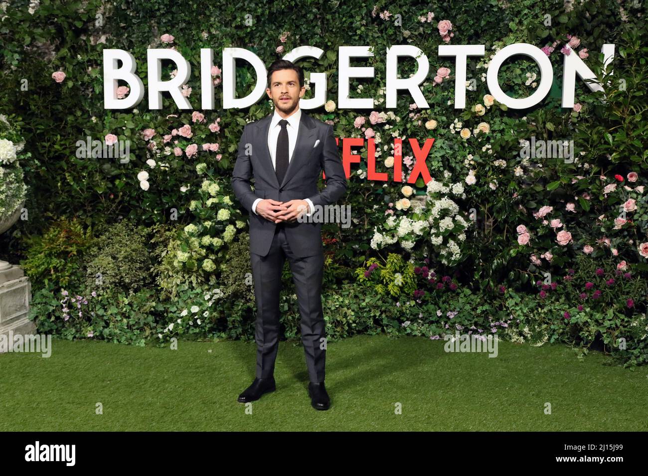 Jonathan Bailey, Bridgerton, Weltpremiere der Saison 2, Tate Modern, London, Großbritannien, 22. März 2022, Foto von Richard Goldschmidt Stockfoto