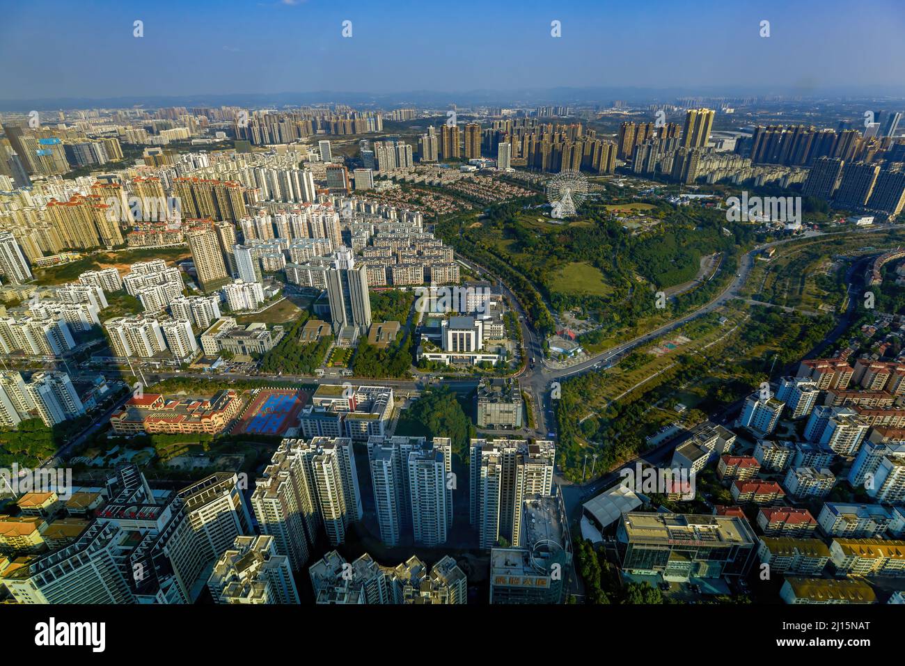 Ansicht der städtischen Hochhäuser in Nanning, Guangxi, China von oben Stockfoto