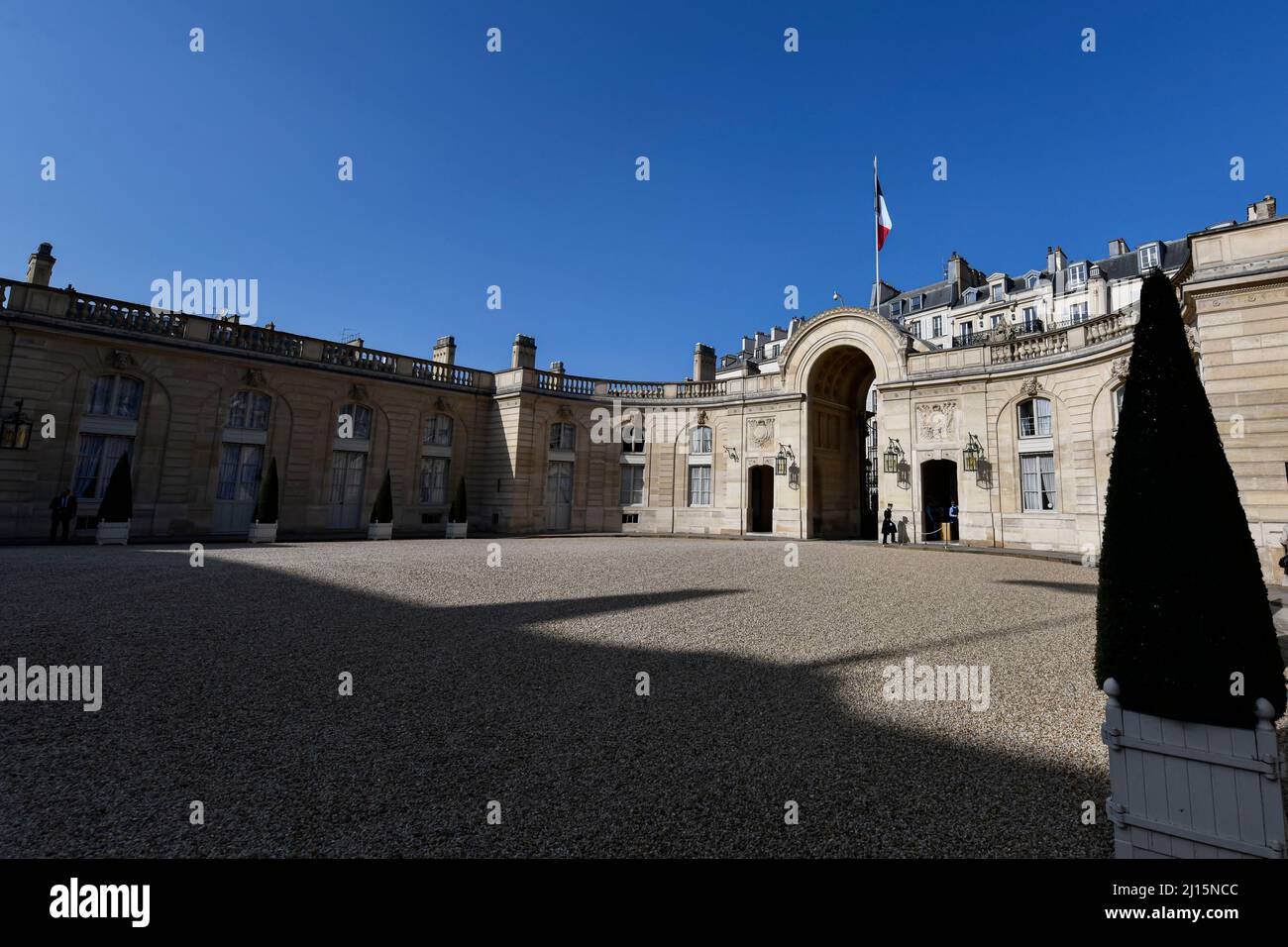 Die Abbildung zeigt den Eingang (im Innenhof) zum Elysée-Palast (Palais de l'Elysée). Stockfoto