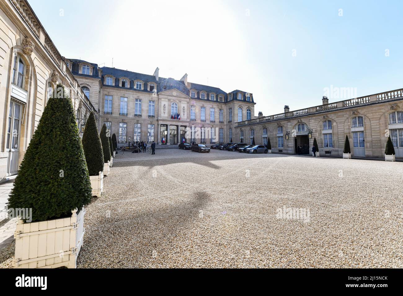 Die Abbildung zeigt den Eingang (im Innenhof) zum Elysée-Palast (Palais de l'Elysée). Stockfoto