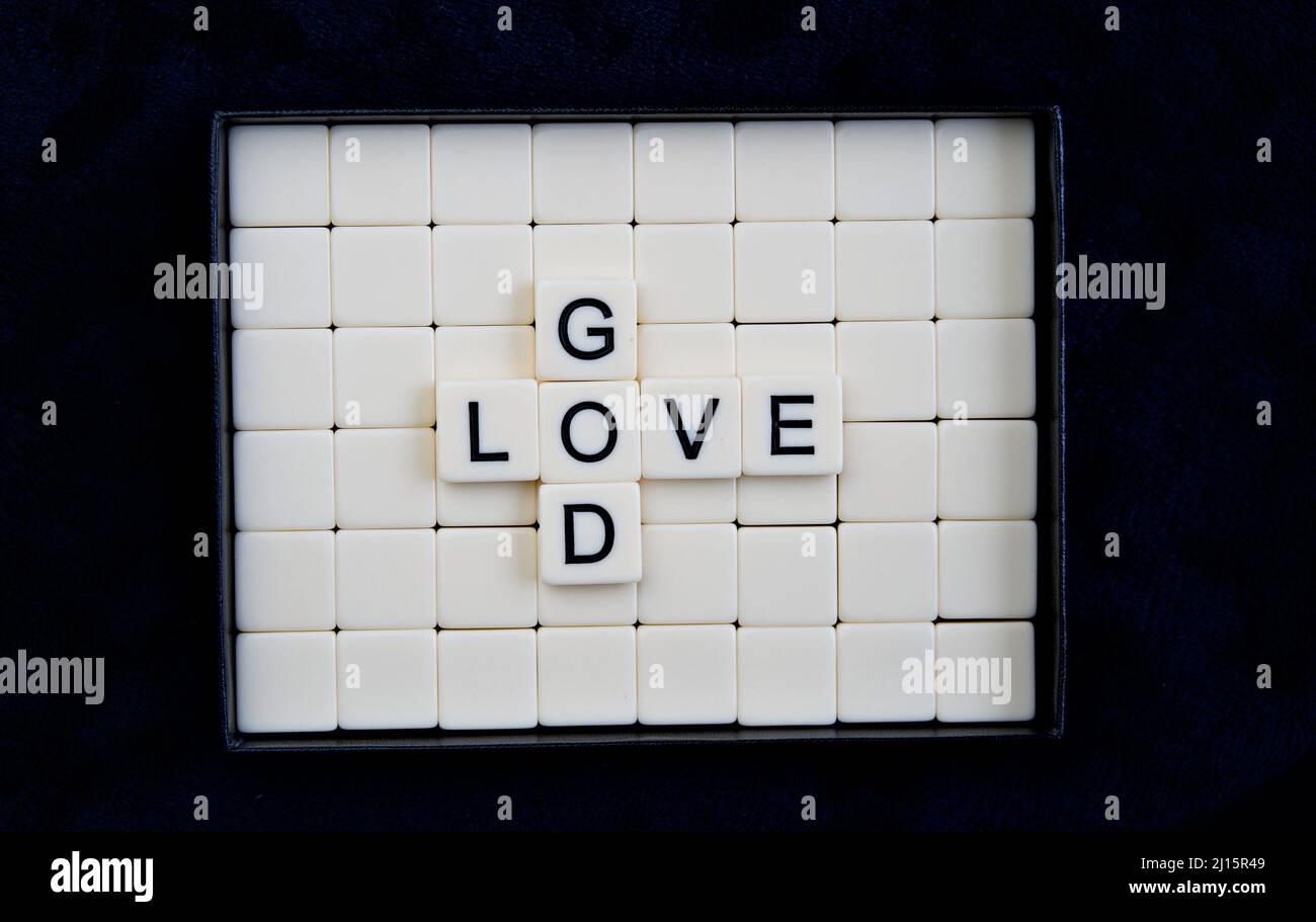 Liebe und Gott: Wörter, die aus Buchstabenkombinationen bestehen Stockfoto