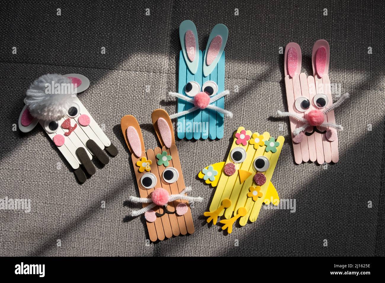 Einfache Handwerk für Kinder, diy kreative Idee. Kreatives DIY für Kinder. Stockfoto