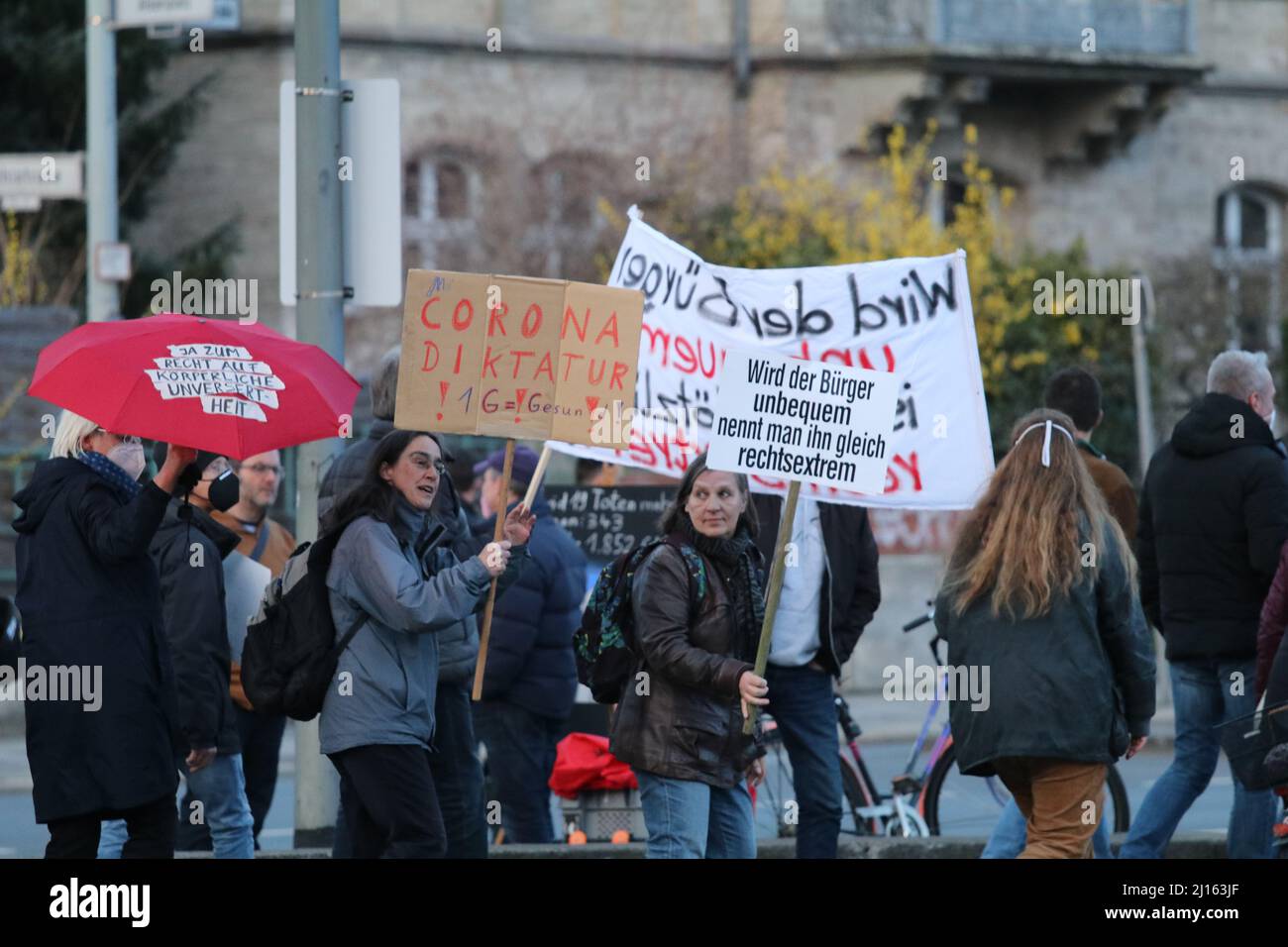 21. März 2022, GÃ¶ttingen, Niedersachsen, Deutschland: Teilnehmer an der Demonstration gegen die Corona-Herrschaft in GÃ¶ttingen, Deutschland. (Bild: © Tubal Sapkota/Pacific Press via ZUMA Press Wire) Stockfoto