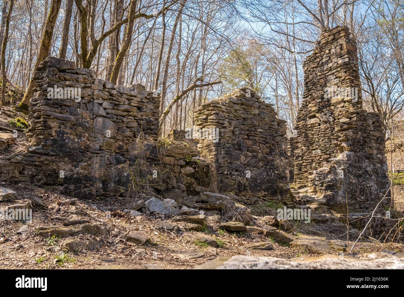 Sope Creek Papiermühle Ruinen in der Cochran Shoals Einheit des Chattahoochee River National Recreation Area in der Nähe von Atlanta in Marietta, Georgia. (USA) Stockfoto