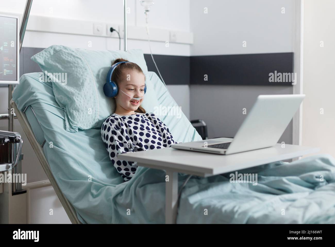 Kinder im krankenhaus cartoons Fotos und Bildmaterial in hoher