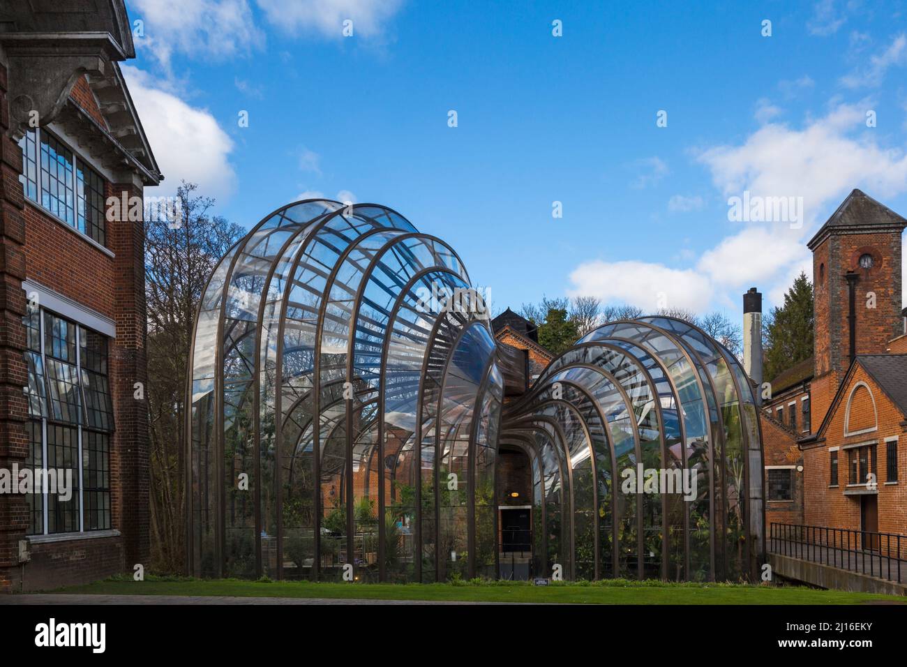 Bombay Sapphire Gin Distillery in Laverstoke Mill, Laverstoke, Hampshire, Großbritannien im März Stockfoto