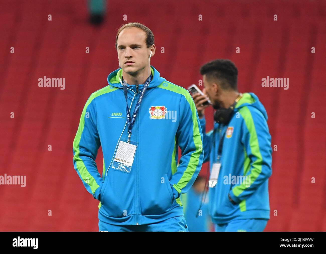 LONDON, ENGLAND - 2. NOVEMBER 2016: Leverkusener Spieler vor dem UEFA Champions League-Spiel der Gruppe E zwischen Tottenham Hotspur und Bayern Leverkusen im Wembley-Stadion. Copyright: Cosmin Iftode/Picstaff Stockfoto