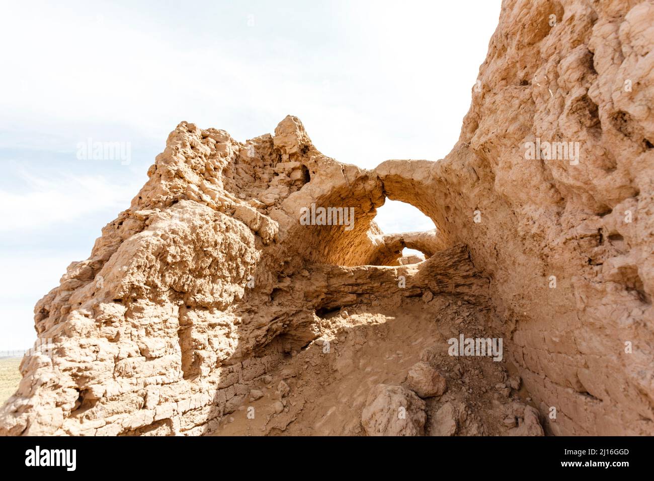 Blick auf das Wüstenschloss Ayaz Kala in der Kyzylkum-Wüste im Norden Usbekistans, Zentralasien Stockfoto