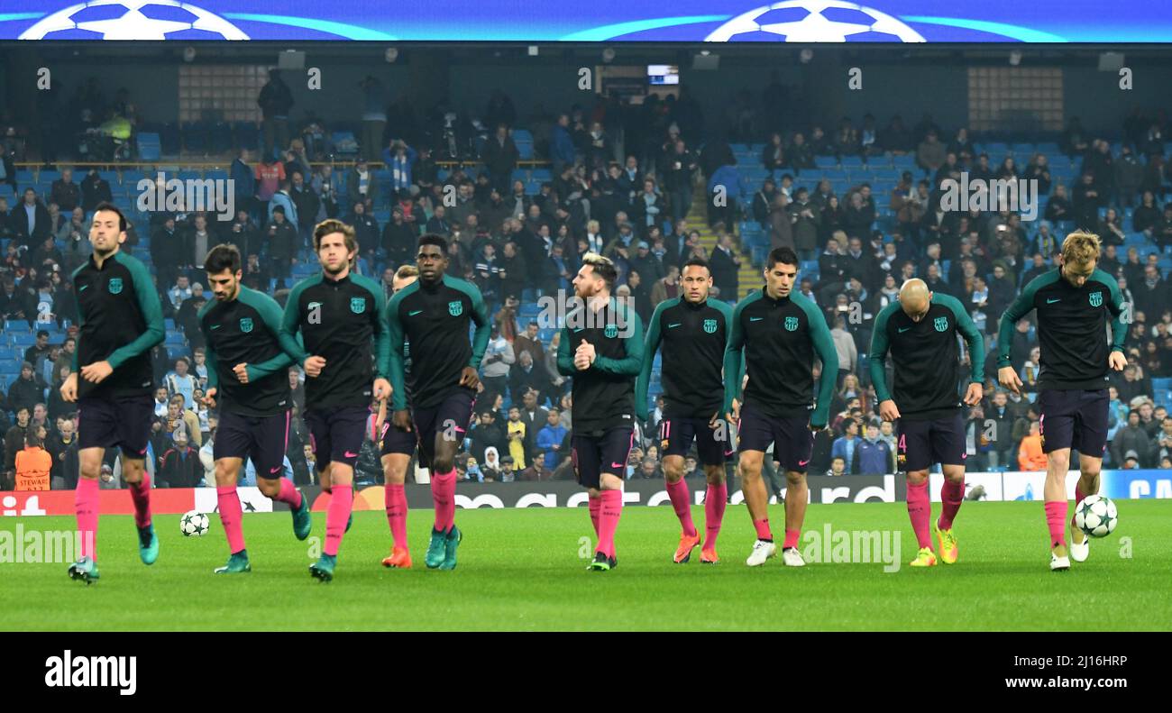 MANCHESTER, ENGLAND - 1. NOVEMBER 2016: Barcelona-Spieler vor dem UEFA Champions League-Spiel der Gruppe C zwischen Manchester City und dem FC Barcelona im City of Manchester Stadium. Copyright: Cosmin Iftode/Picstaff Stockfoto