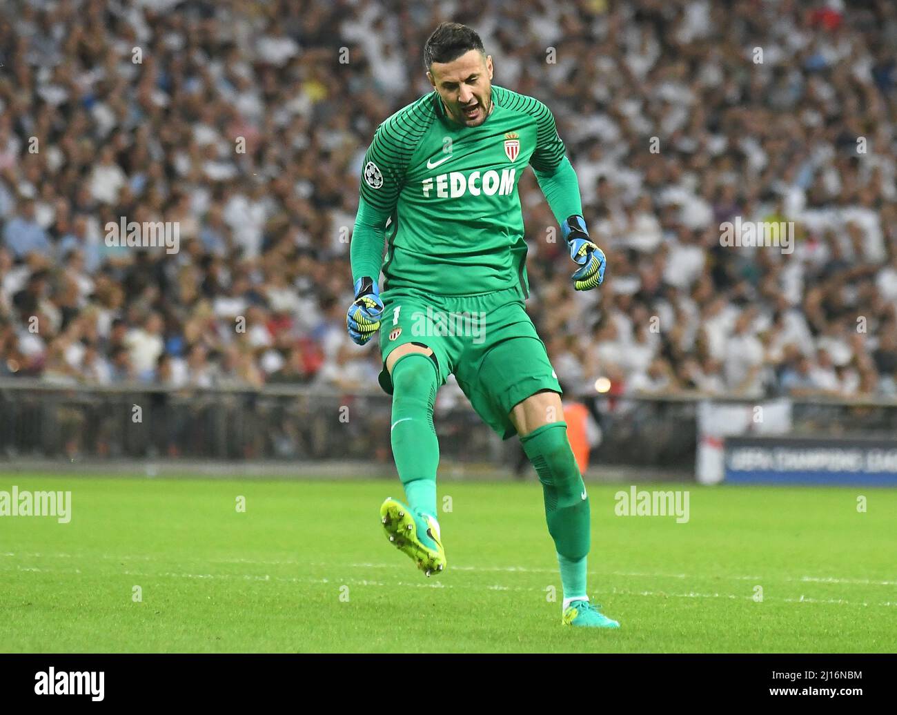 MANCHESTER, ENGLAND - 14. SEPTEMBER 2016: Monaco-Torwart Danijel Subasian feiert ein Tor, das sein Team während des UEFA Champions League-Spiel der Gruppe E zwischen Tottenham Hotspur und AS Monaco im Wembley-Stadion erzielt hat. Copyright: Cosmin Iftode/Picstaff Stockfoto