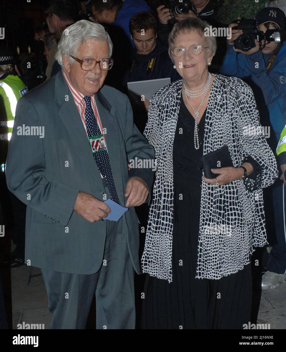 Aktenfoto vom 02/06/09 von Aktenfoto vom 13/10/05 von Lord and Lady Howe, Baroness Howe, ist im Alter von 90 Jahren nach einem Kampf mit Krebs gestorben, sagte ihre Familie in einer Erklärung. Stockfoto