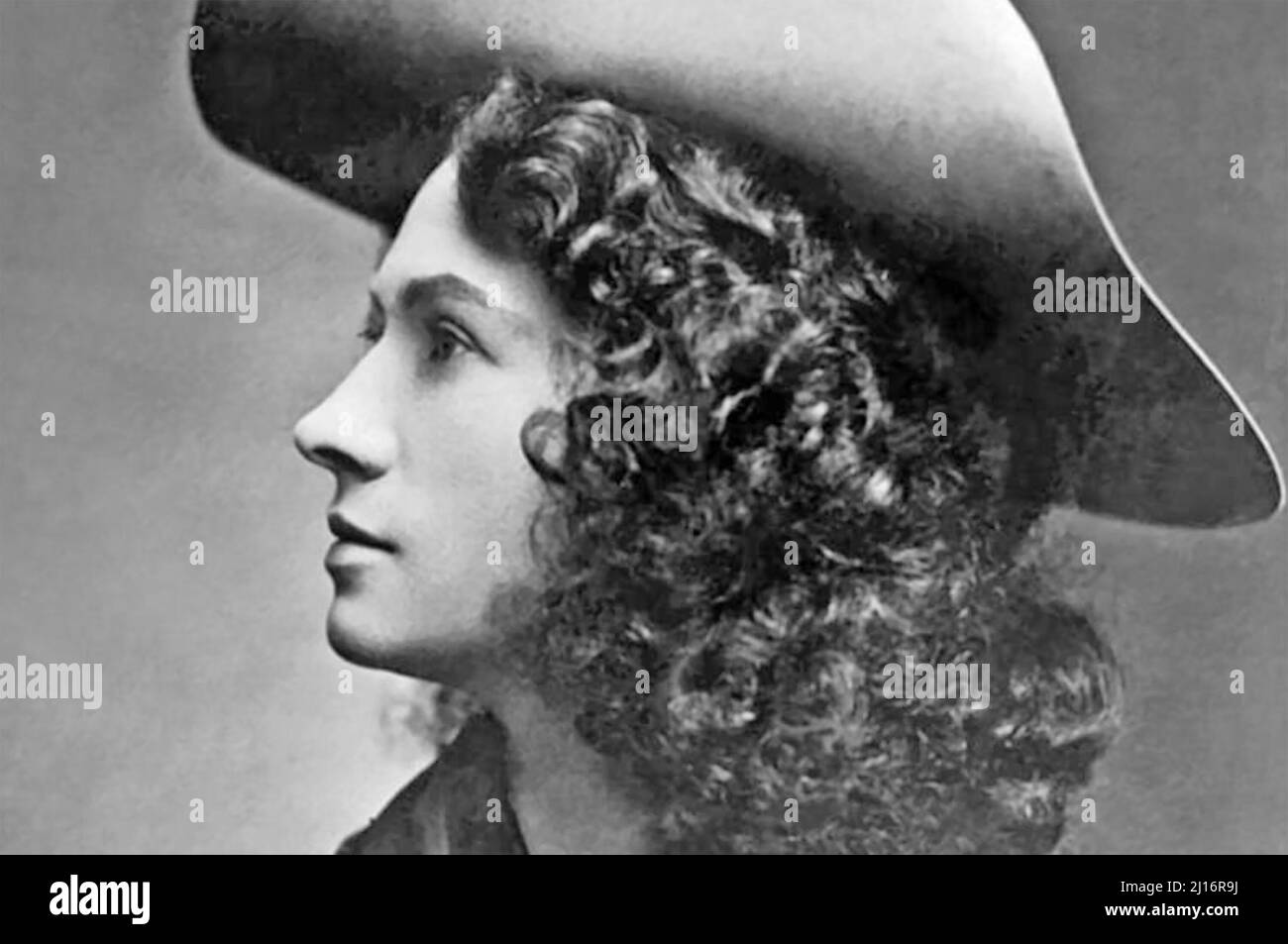 ANNIE OAKLEY (1860-1926) Bühnenname von Phoebe Ann Moses, amerikanische Scharfschützin und Showgirl Stockfoto