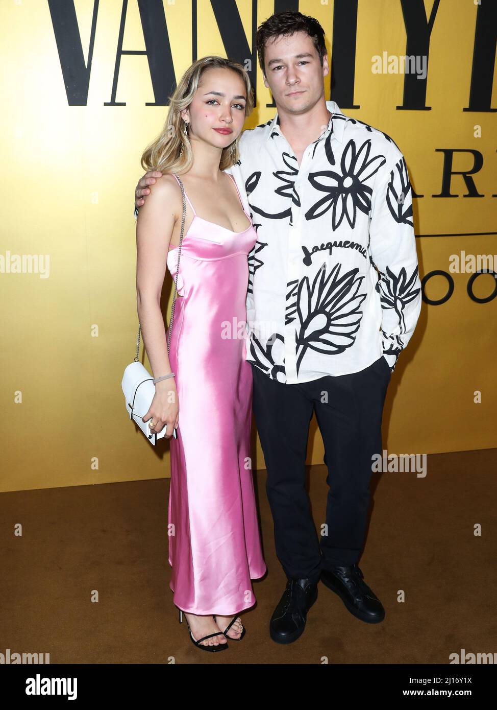Hollywood, Usa. 22. März 2022. HOLLYWOOD, LOS ANGELES, KALIFORNIEN, USA - 22. MÄRZ: Vivia Ortega und Kyle Allen kommen zur Vanities Party: A Night for Young Hollywood, veranstaltet von Vanity Fair, die am 22. März 2022 in Hollywood, Los Angeles, Kalifornien, USA, im Musso and Frank Grill stattfand. (Foto von Xavier Collin/Image Press Agency) Quelle: Image Press Agency/Alamy Live News Stockfoto