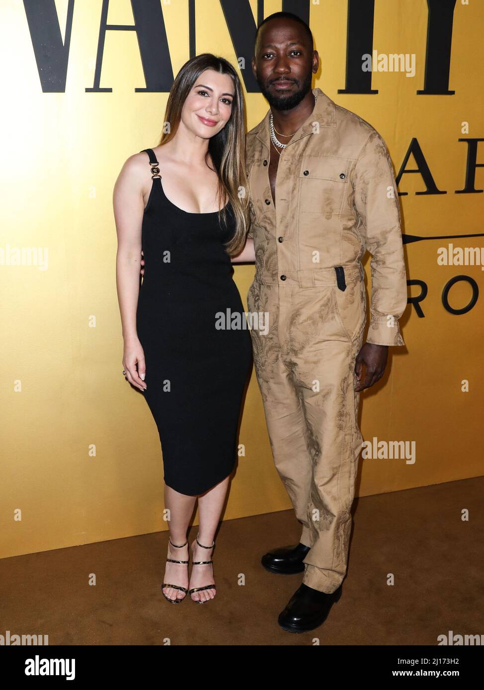 Hollywood, Usa. 22. März 2022. HOLLYWOOD, LOS ANGELES, KALIFORNIEN, USA - 22. MÄRZ: Nasim Pedrad und Lamorne Morris kommen zur Vanities Party: A Night for Young Hollywood, veranstaltet von Vanity Fair, die am 22. März 2022 in Hollywood, Los Angeles, Kalifornien, USA, im Musso and Frank Grill stattfand. (Foto: Xavier Collin/Image Press Agency/Sipa USA) Quelle: SIPA USA/Alamy Live News Stockfoto