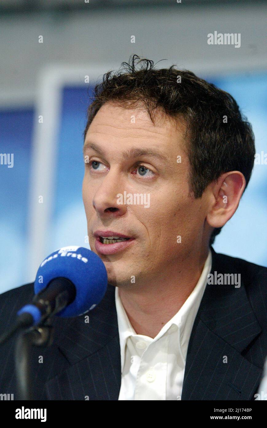 Köln, Deutschland. 29.. Juli 2003. firo-Fußball: 29.7.2003 1, Bundesliga ARD-Sportshow-Pressekonferenz im WDR Portrait Steffen Simon, Chefredakteur der Sportmesse Copyright by firo sportphoto: Dickmannstrasse 2-4 45143 Essen mail@firosportphoto.de (Volksbank Bochum-Witten) BLZ.: 430 601 29 Kt. Nr.: 341 117 100 Tel.: 0201 629355 Fax.: 0201 629374 Credit: dpa/Alamy Live News Stockfoto
