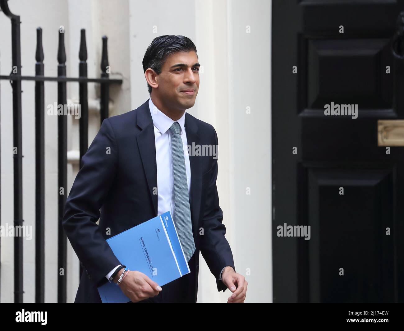London, Großbritannien. 23. März 2022. Schatzkanzler Rishi Sunak verlässt die Downing Street No11, um in seiner Frühjahrserklärung 2022 den neuen Haushalt der britischen Regierung vorzustellen. Quelle: Uwe Deffner/Alamy Live News Stockfoto