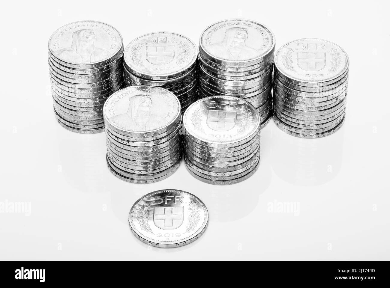 Stapel Schweizer Münzen - 5 CHF, Pièces de 5 Francs Stockfoto