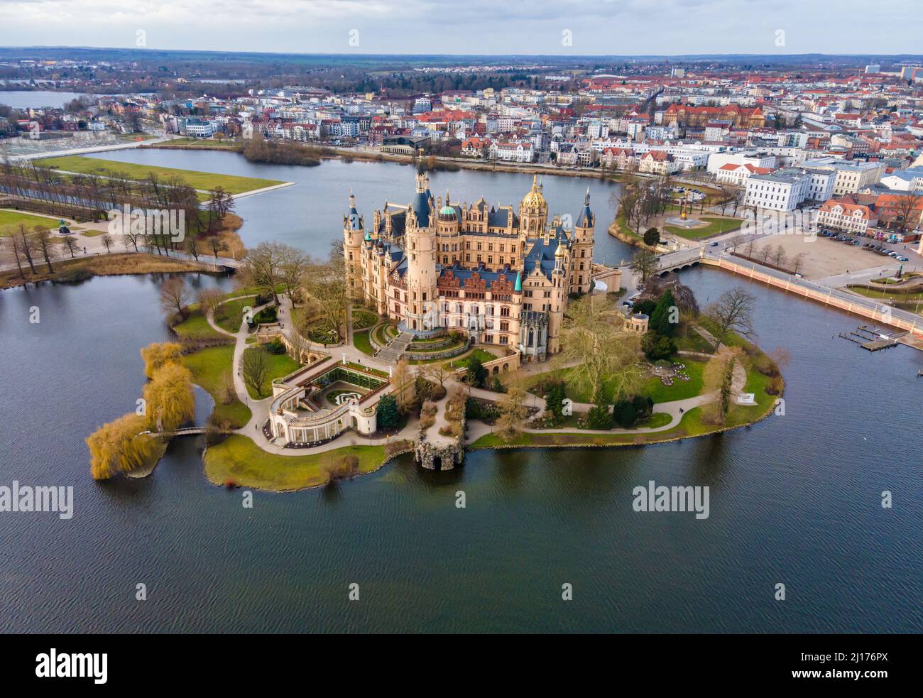 Skyline von Schwerin (Deutschland) mit Schlossgebäude Stockfoto