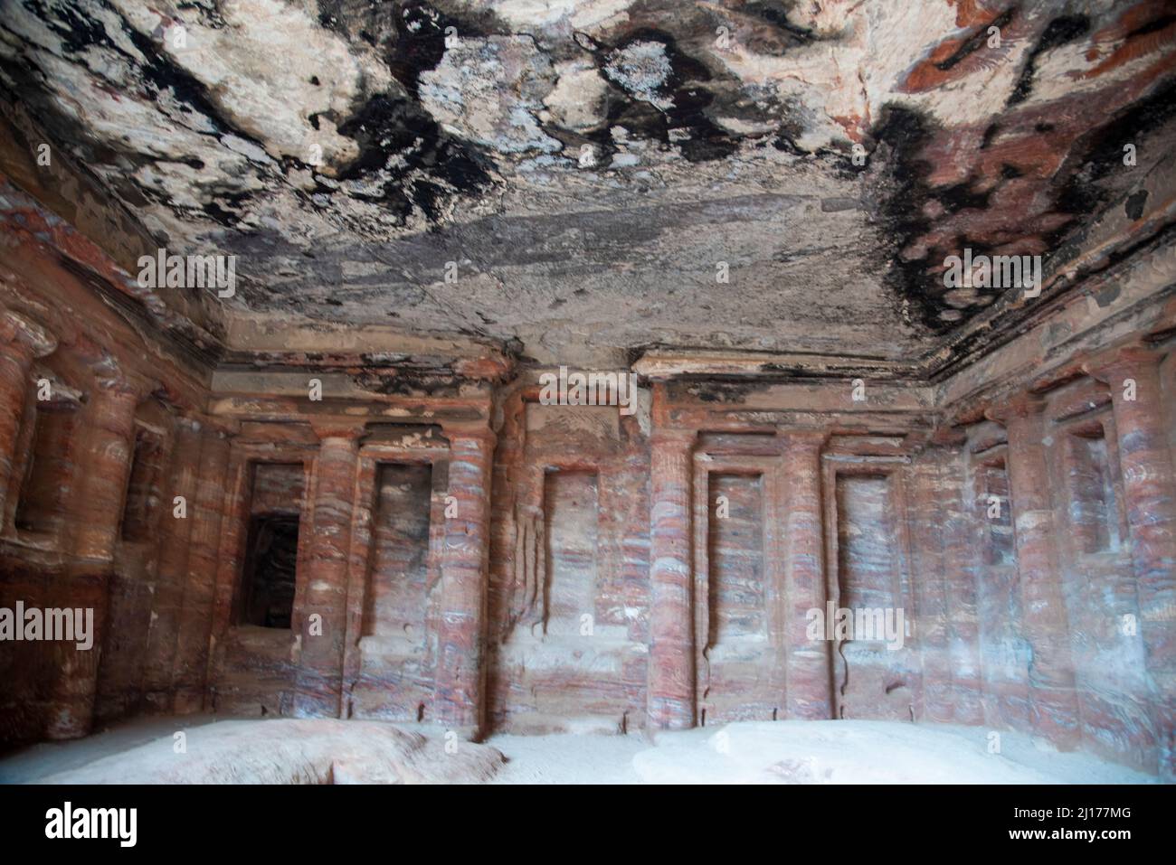 jordania petra 23-03-2022 visitando petra, la otra cara de petra, detrás de la puerta del tesoro, Hay un mundo desconocido de petr Stockfoto