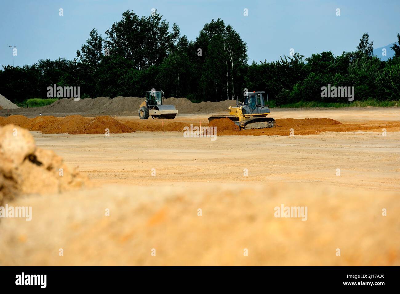 Erde, Erdarbeiten, Bagger, Eimer, Schicht, Abbau, Bergbau, schwere Ausrüstung, Arbeit, Arbeit, Gelände, Ausgrabungen, Verladung, Transport, Gewicht, Sicherheit Stockfoto