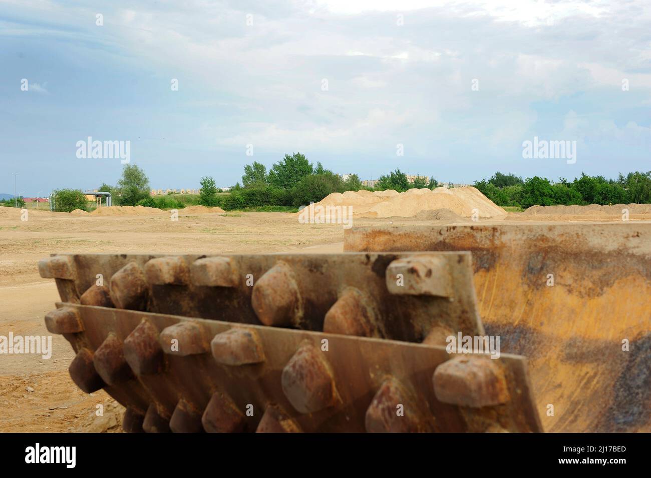 Erde, Erdarbeiten, Bagger, Eimer, Schicht, Abbau, Bergbau, schwere Ausrüstung, Arbeit, Arbeit, Gelände, Ausgrabungen, Verladung, Transport, Gewicht, Sicherheit Stockfoto