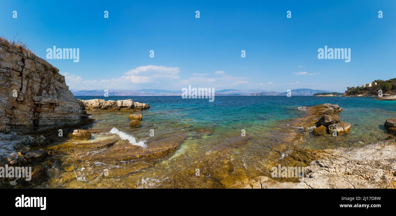 Panoramablick auf das mittelmeer am Kanoni Beach auf Korfu Stockfoto
