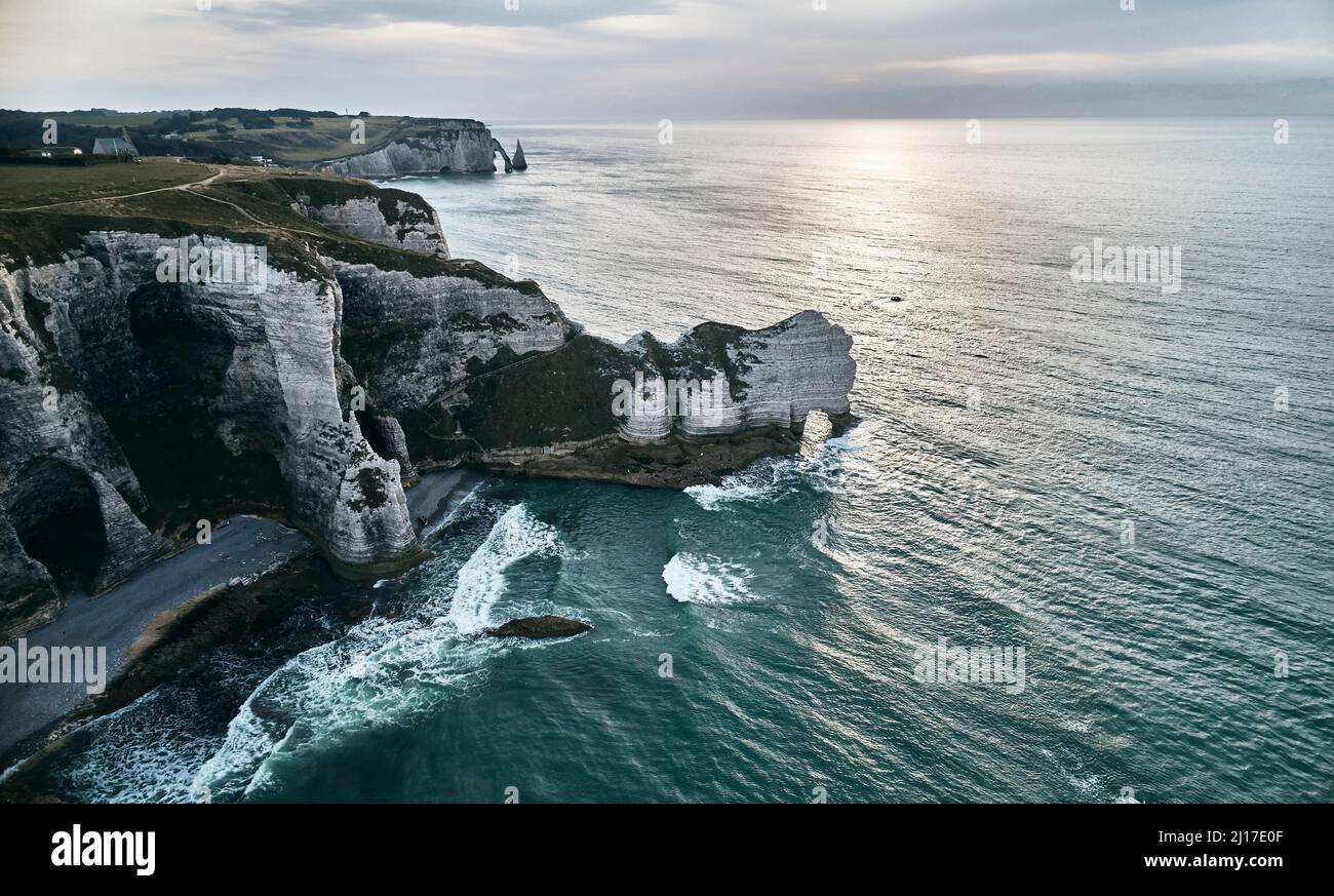 Schöne Aussicht auf die Felsformation vom Meer Stockfoto