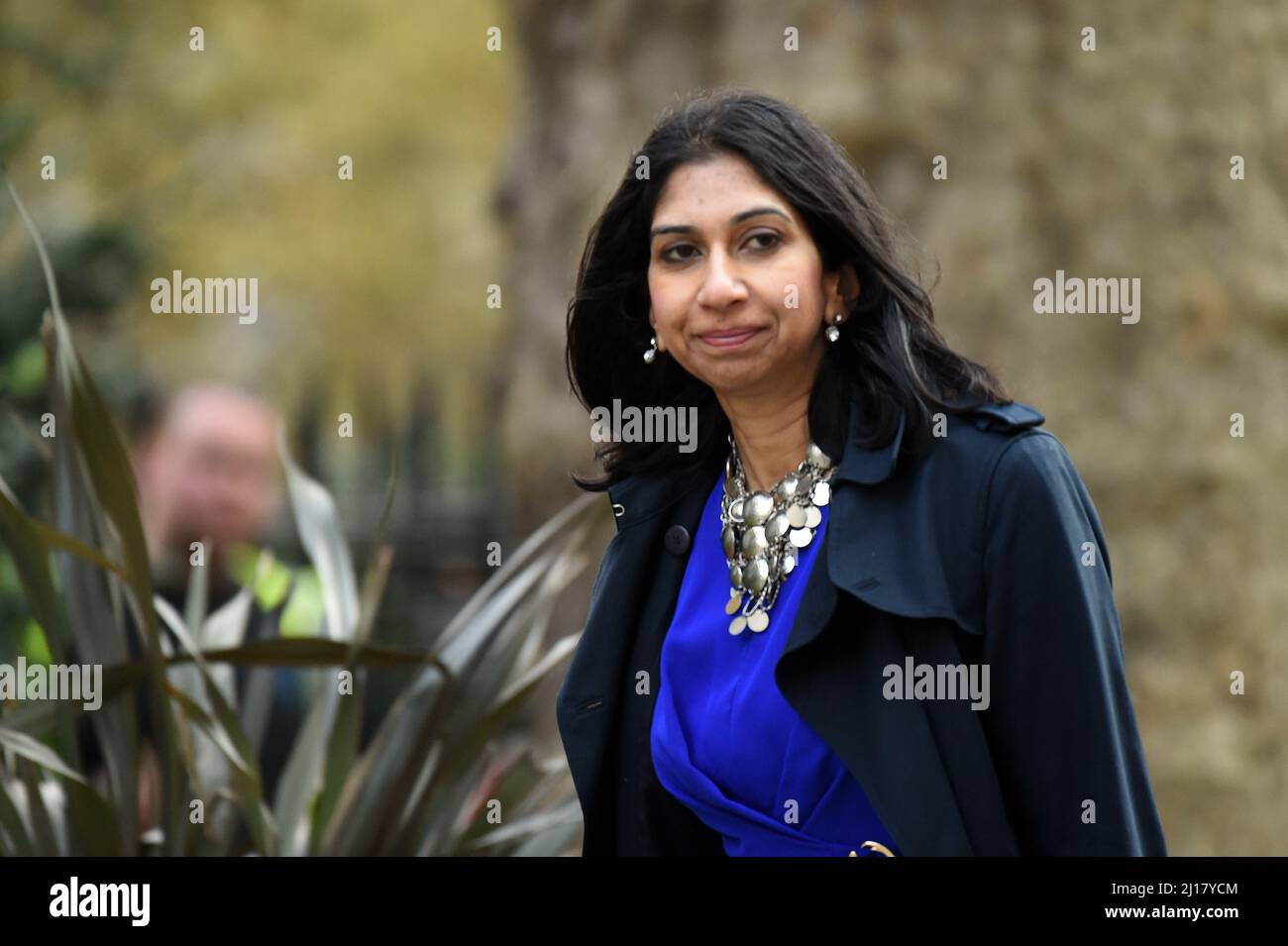 London, Großbritannien. 23. März 2022. Suella Braverman Attorney General Arrives in Downing Street Credit: MARTIN DALTON/Alamy Live News Stockfoto