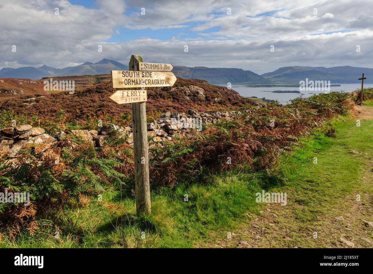 Wegweiser auf dem Wanderweg rund um die Isle of Ulva, Argyll, Schottland Stockfoto