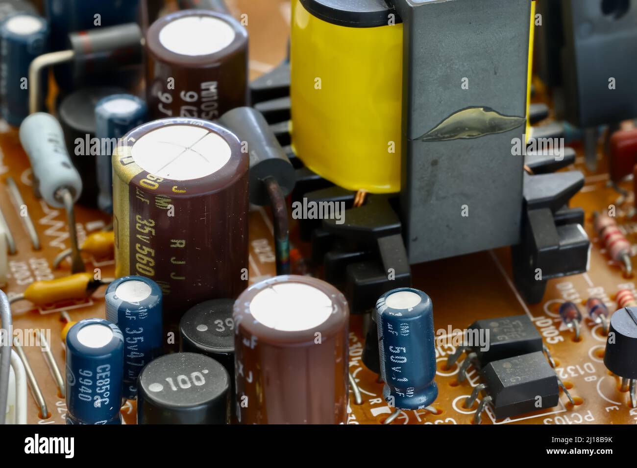 Elektronische Komponenten auf einer Hauptplatine Stockfoto