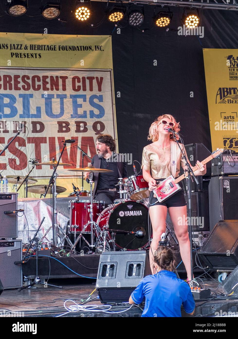 New Orleans, LA, USA - 14. OKTOBER 2017: Samantha Fish tritt beim kostenlosen Crescent City Blues and Barbecue Festival auf dem Lafayette Square auf Stockfoto