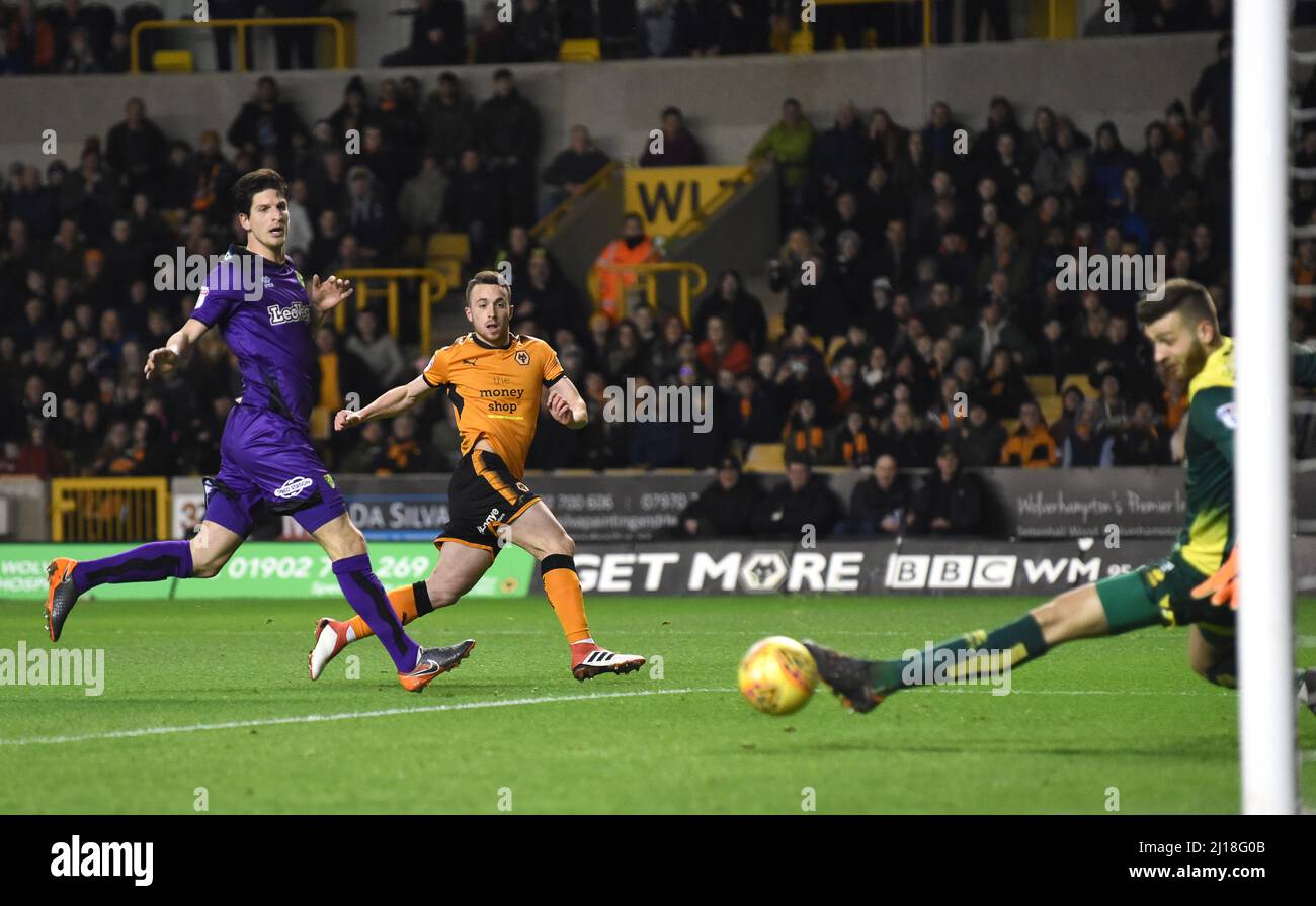 Diogo Jota von Wolverhampton Wanderers erzielt ein Tor, um es 1:0 zu erreichen. Wolverhampton Wanderers gegen Norwich City auf der Molineux 21/02/2018 - Sky Bet Championship Stockfoto