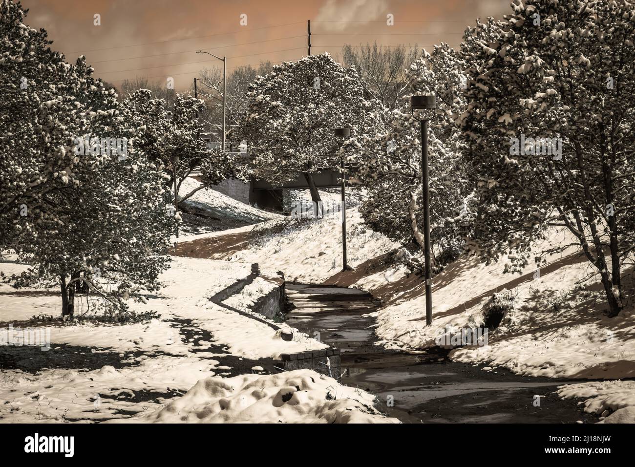Ein verschneite Gehweg in Santa Fe, New Mexico Stockfoto