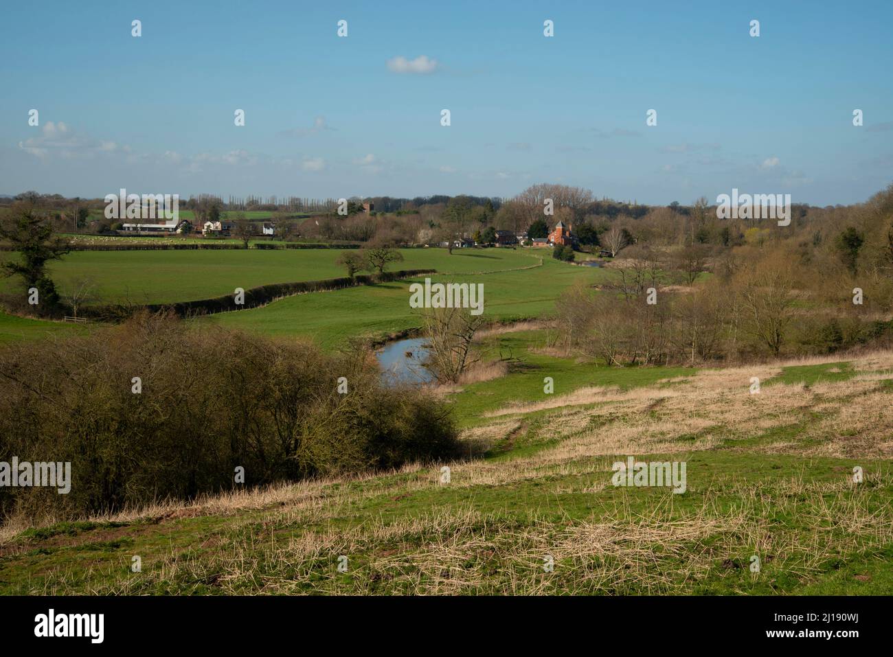 Blick auf das Cheshire-Dorf Church Minshull vom Middlewich-Zweig des Shropshire Union-Kanals, NW UK Stockfoto