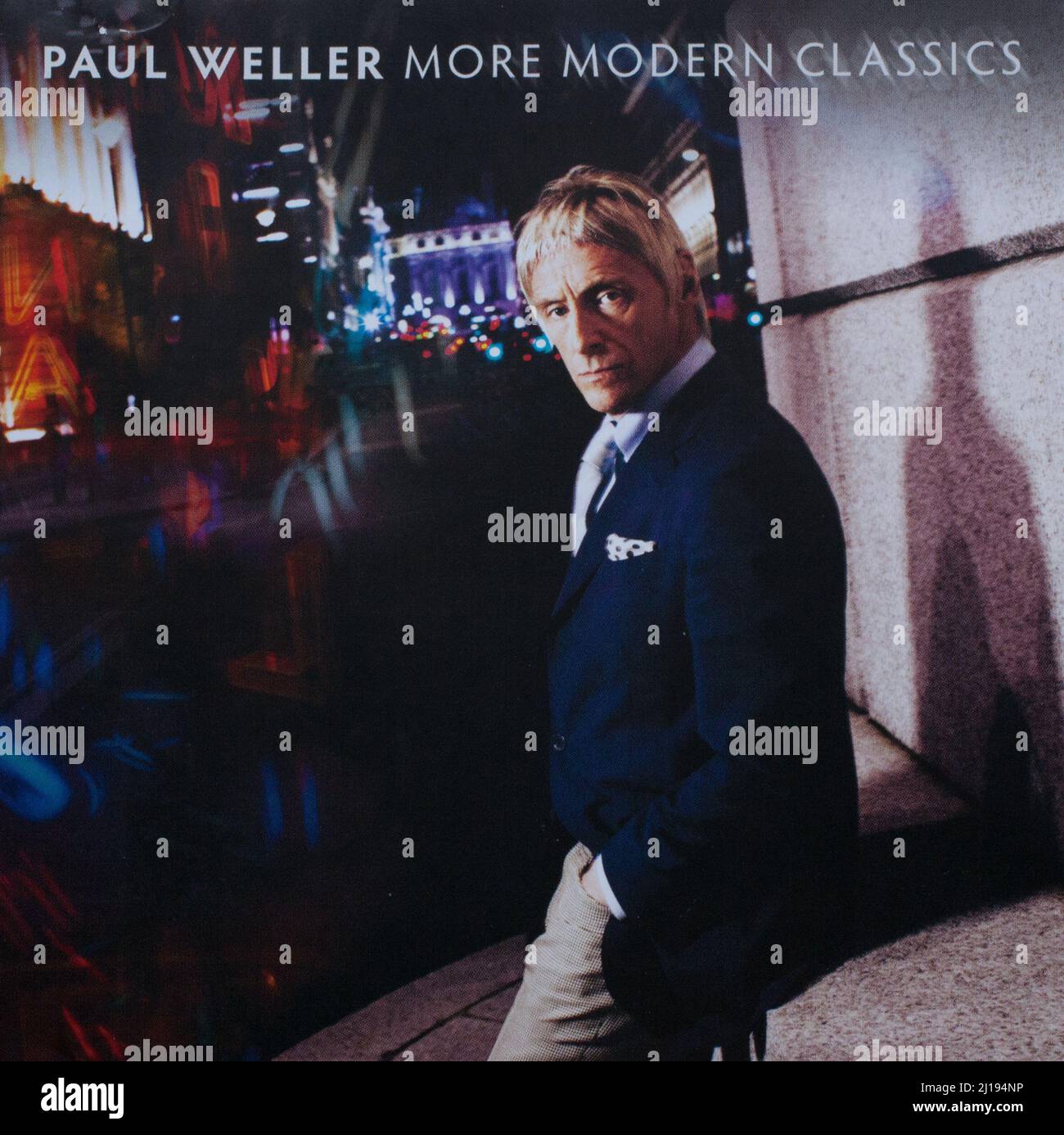Das CD-Album Cover zu More Modern Classics von Paul Weller Stockfoto