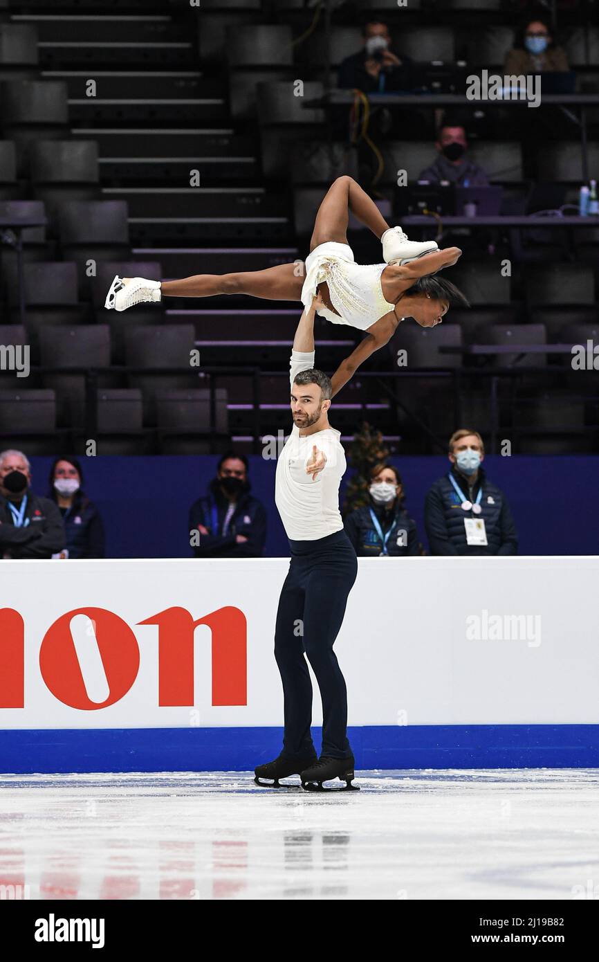 Montpellier, Frankreich. 23.. März 2022. Vanessa JAMES & Eric RADFORD (CAN), während des Pairs Short Program bei den ISU Eiskunstlauf-Weltmeisterschaften 2022 in der Sud de France Arena, am 23. März 2022 in Montpellier Occitanien, Frankreich. Quelle: Raniero Corbelletti/AFLO/Alamy Live News Stockfoto