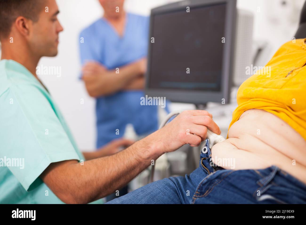 Sonograf mit Ultraschallsonde Stockfoto