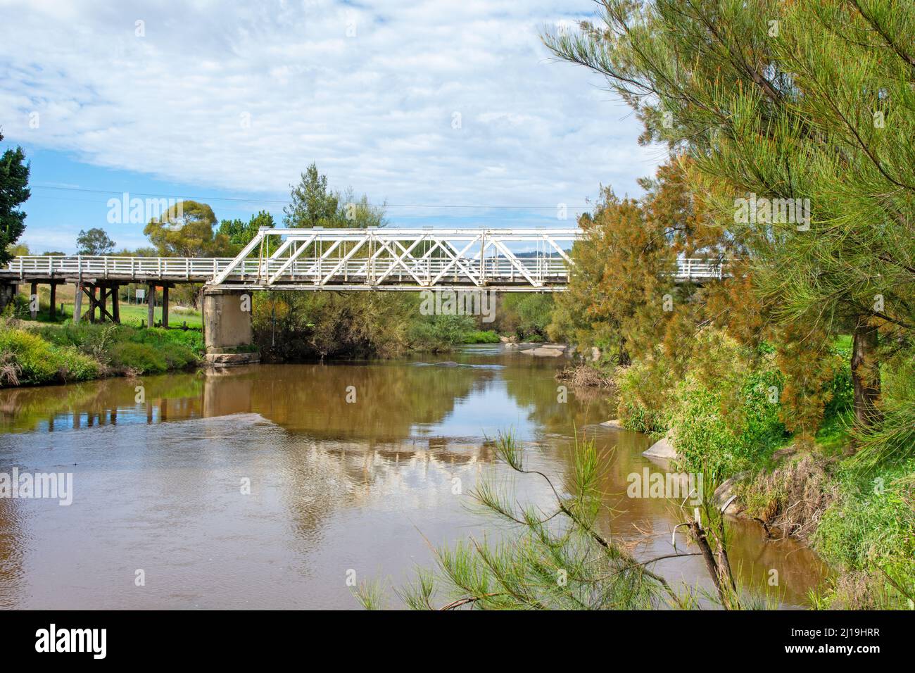 Bendemeer Timber and Steel Truss Bridge über den Macdonald River NSW Australia. Stockfoto