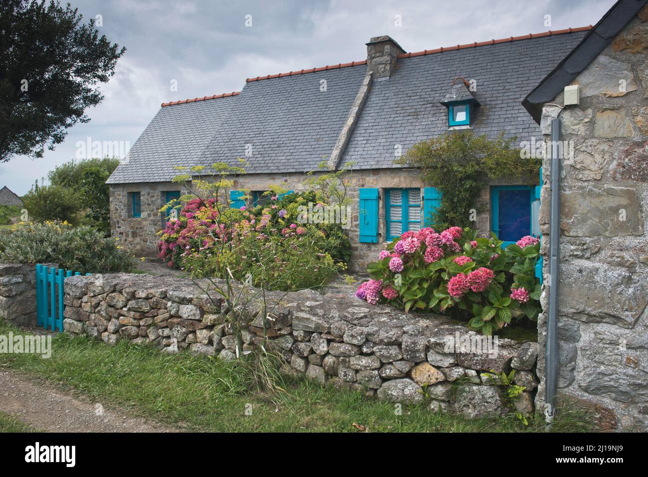 Alte bretonische Häuser, Halbinsel Crozon, Bretagne, Frankreich Stockfoto