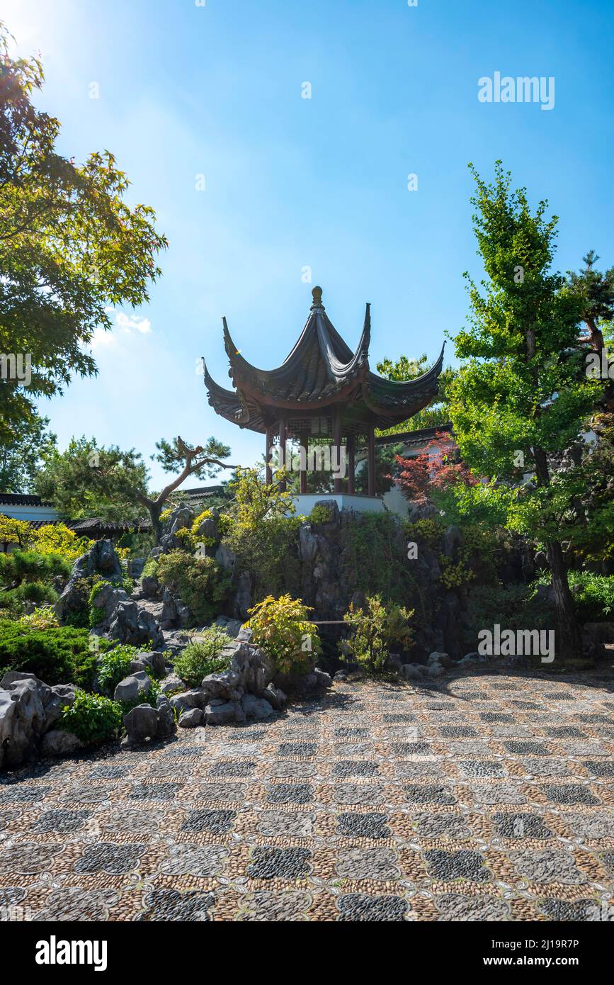 Traditionelle chinesische Pagode im Dr. Sun Yat-Sen Classical Chinese Garden, Vancouver, British Columbia, Kanada Stockfoto