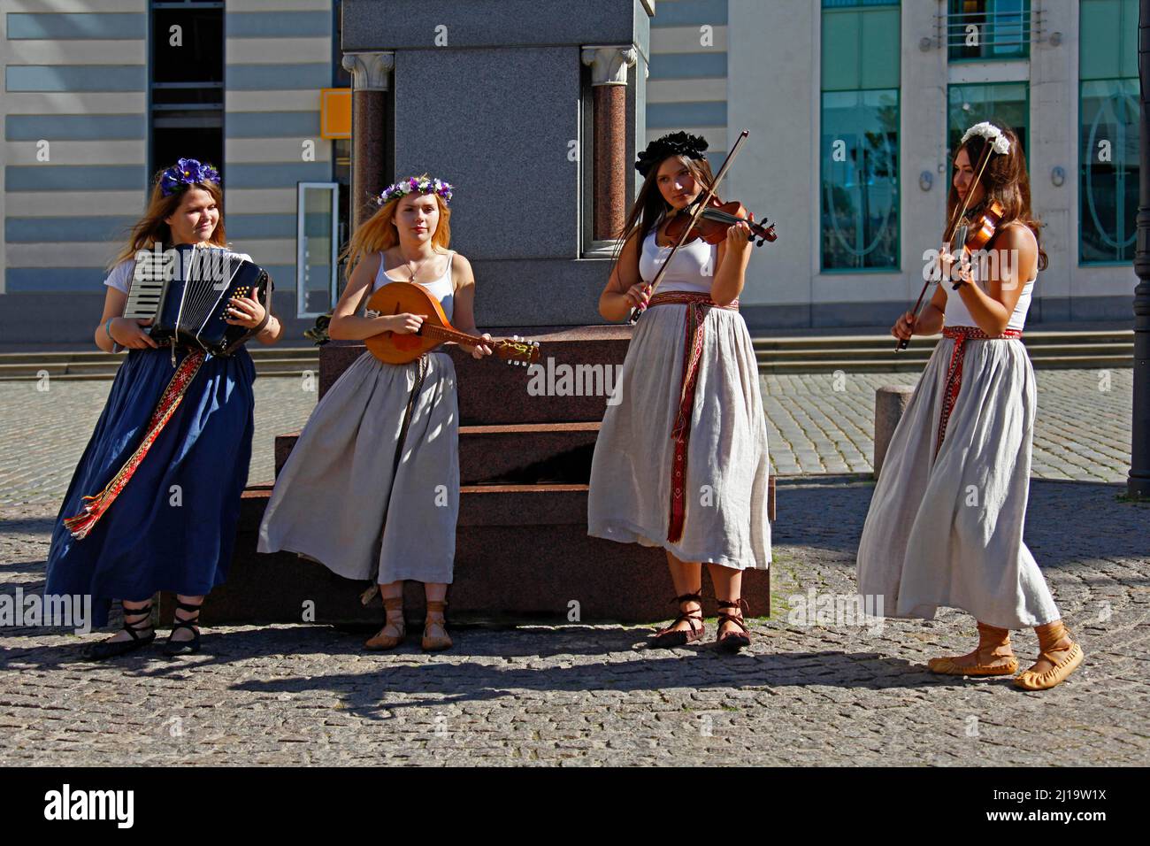 Street Music Group, Roland, Monument, Rathausplatz, Riga, Lettland, Baltische Staaten Stockfoto