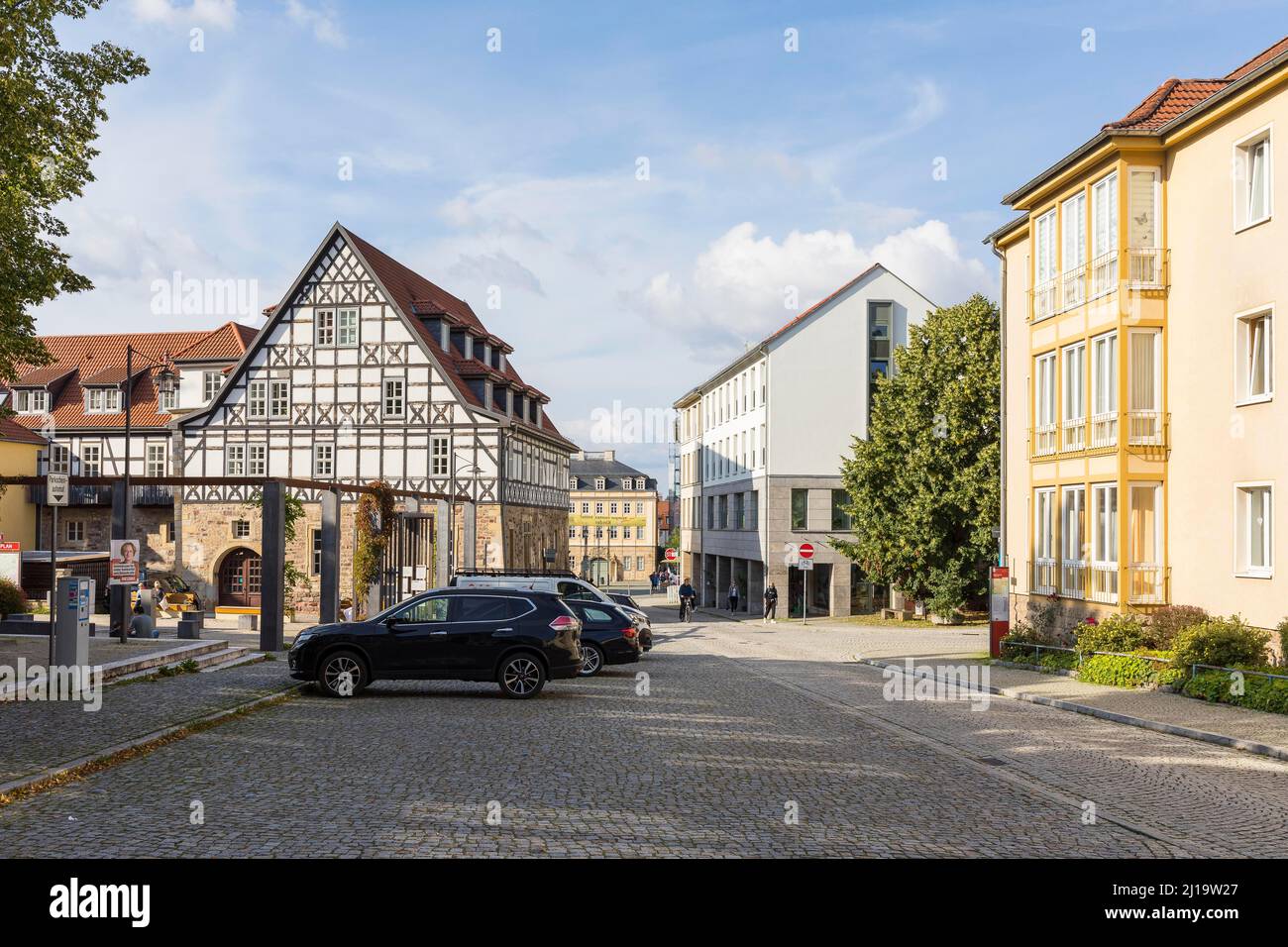 Lutherplatz mit Creutznacher Haus, im Hintergrund die Stadtburg am Marktplatz, Eisenach, Thüringen, Deutschland Stockfoto