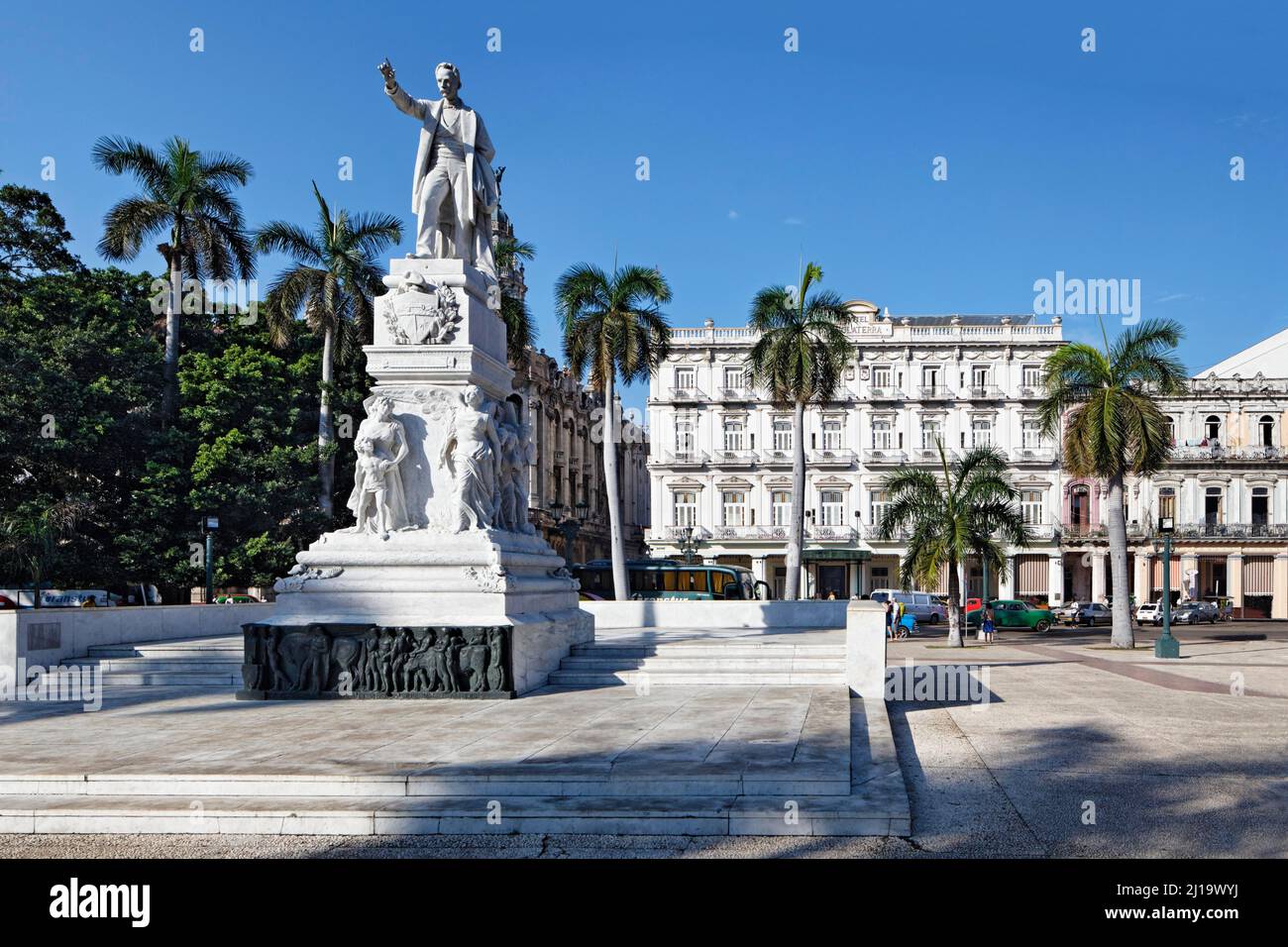 Denkmal des Nationalhelden Jose Marti, Central Park, Parque Central, hinter dem Hotel Inglaterra, Neoklassizismus, Ältestes Hotel der Stadt, eröffnet 23 Stockfoto