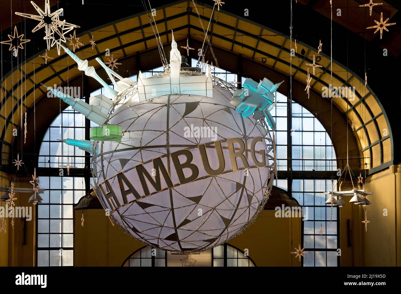 Hamburg Ballon mit Sehenswürdigkeiten am Hauptbahnhof, Hamburg, Deutschland  Stockfotografie - Alamy