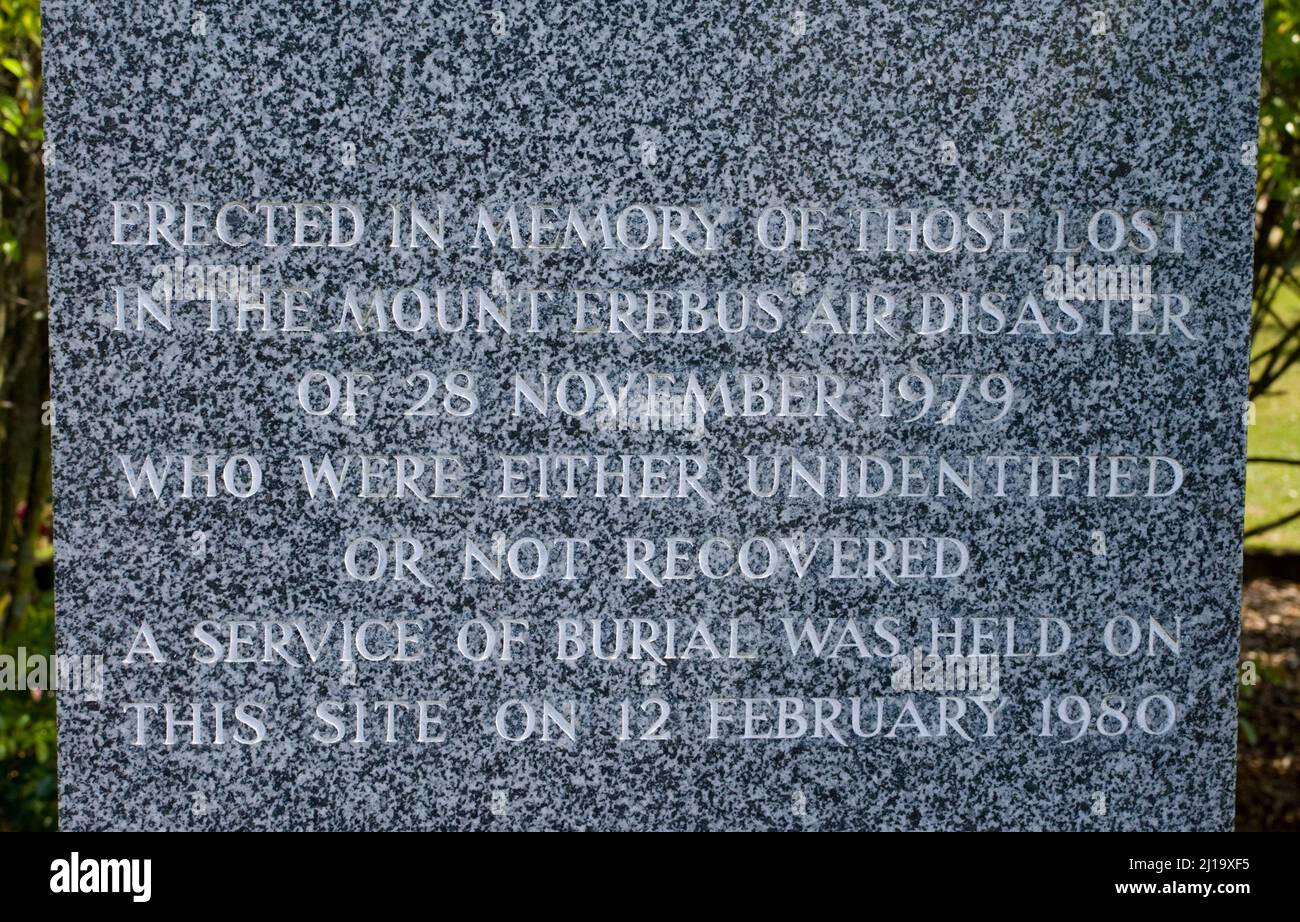 Denkmal für die Verlorenen bei der Luftkatastrophe von Erebus am 28. November 1979, Friedhof Waikumete, Glen Eden, Auckland, Neuseeland, Dienstag, 16. Dezember 200 Stockfoto