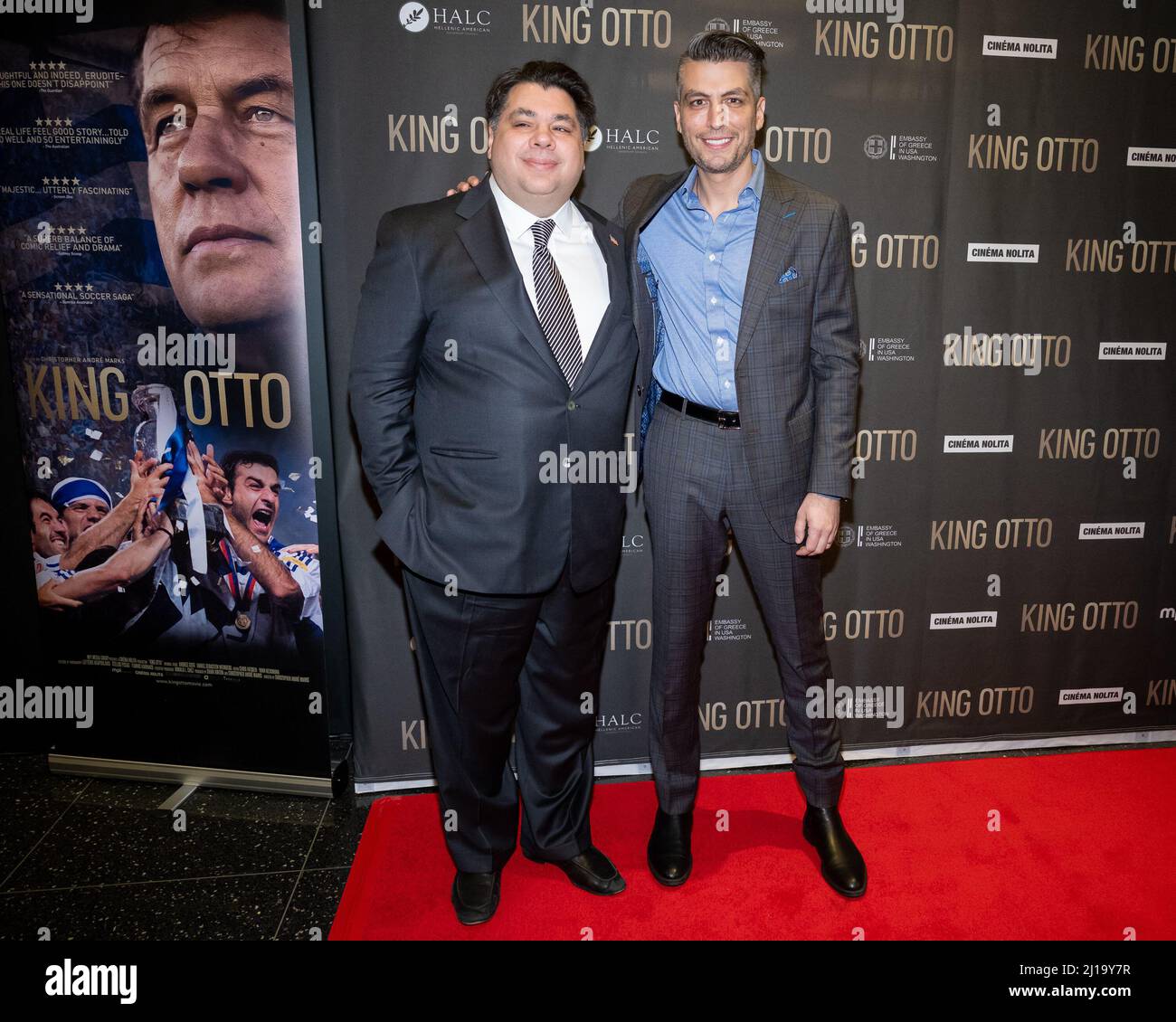 New York, USA. 23. März 2022. (L-R) George Tsunis und Taso Pardalis besuchen am 23. März 2022 die Premiere von „King Otto“ im Museum of Modern Art in New York, New York. (Foto von Gabriele Holtermann/Sipa USA) Quelle: SIPA USA/Alamy Live News Stockfoto