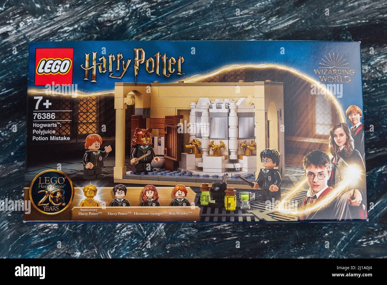 Tjumen, Russland-27. Dezember 2021: Schachtel aus der Harry Potter Serie in Lego. 20 Jahre alt. Nummer 76386 Stockfoto